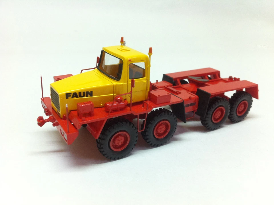 TRACTOR HO 1/87 FAUN HZ 46.40/49 8X8 - DDR 1975 - Modelo de resina listo para usar Foto 2 de 4
