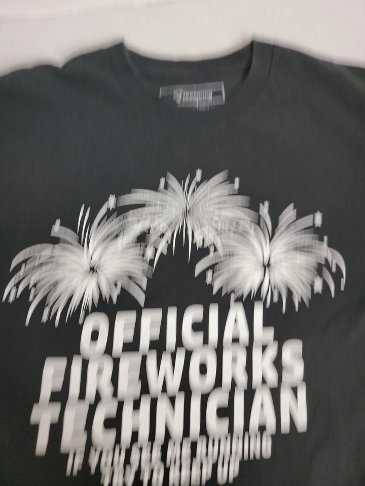 Camiseta divertida Teespring para hombre negra blanca "Técnico oficial de fuegos artificiales", M Foto 4 de 4