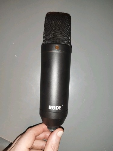 Rode NT1 Condenser Microphone - Full Working