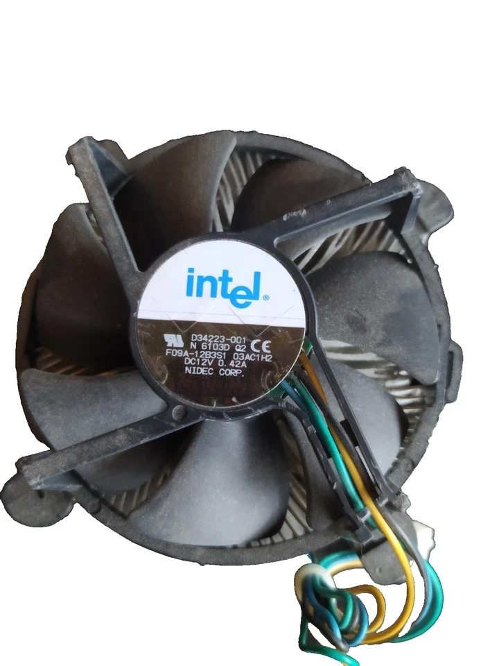 Intel Core 2 Quad Q9300 SLAWE 2.5 GHz LGA 775 CPU + Disipador/Cooler - Imagen 2 de 3