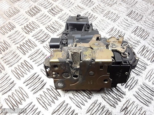 1999 VW PASSAT B5 SCHLOSS LHD RECHTS TüR TüRANTRIEBSMOTOR VORNE 3B0837868 1176
