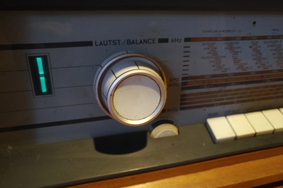 TELEFUNKEN 'Concertino 2380 Stereo' mit 2x Tonsäulen 2302 - Bild 3 von 4