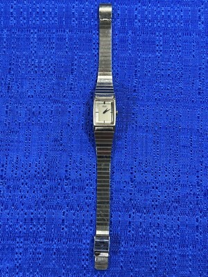 Vintage Seiko Wrist Watch Ladies Metal Steel 2020-5830 Gold Slim