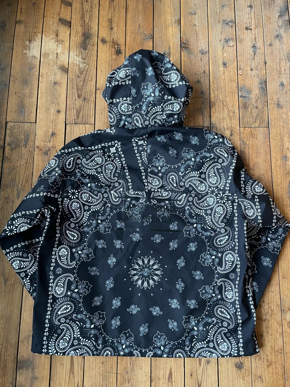 NEW MIHARA YASUHIRO x GU Mountain Parka 3 Layer Paisley Black Small (S) UNIQULO image 4