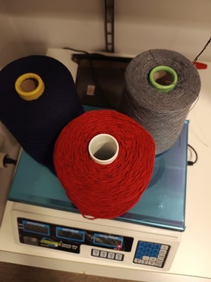 GARN KASCHMIRGARN 100%KASCHMIR M IN ITALY PrOmO VaricolNeedle4.  1500gramm
