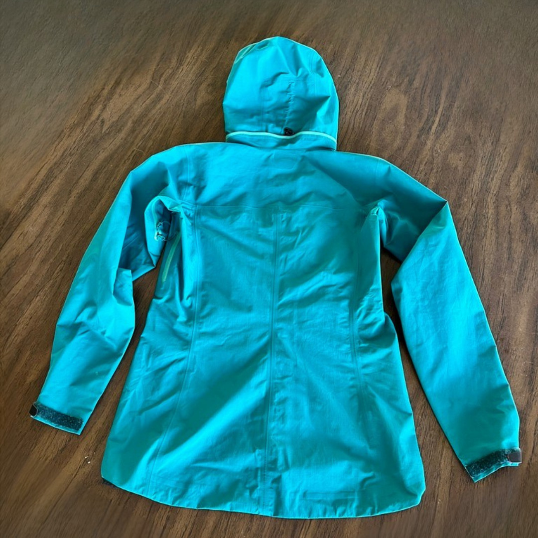 Arcteryx Goretex Paclite Shell Jacket Women  XS Waterproof Outdoor Hiking Shell image 3