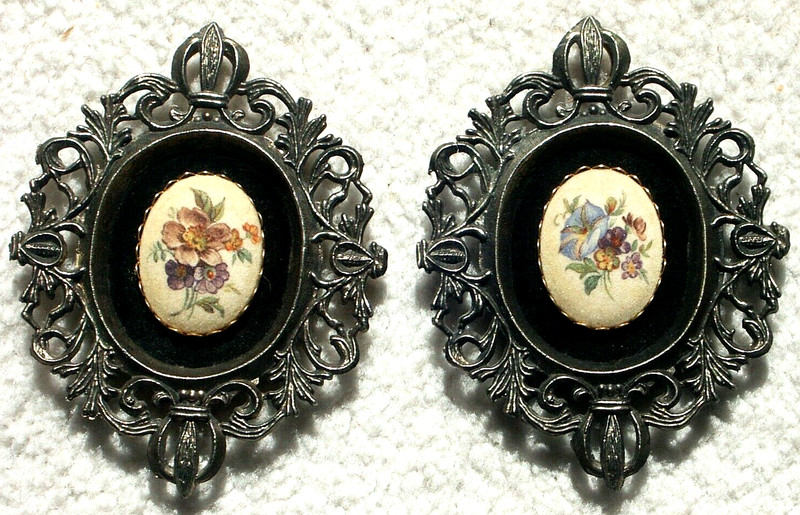 2 E A Riba Company Flower Cameo Wall Plaques Style 37 Metal Frames