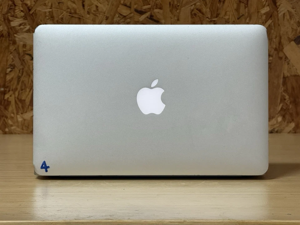 Apple MacBook Air 11 inch, Mid 2013, 128GB SSD, Intel i5 1.3GHz, 4GB RAM  - Image 3 of 4