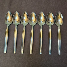 WM Rogers LINES 7 Grapefruit Spoon Orange Citrus Fruit Stainless Serrated Tip