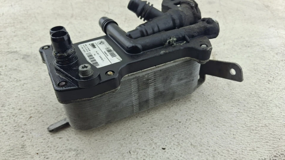 BMW F10 528i xDrive 2012-2016 sedán intercambiador de calor enfriador de aceite para transmisión automática OEM Foto 2 de 4