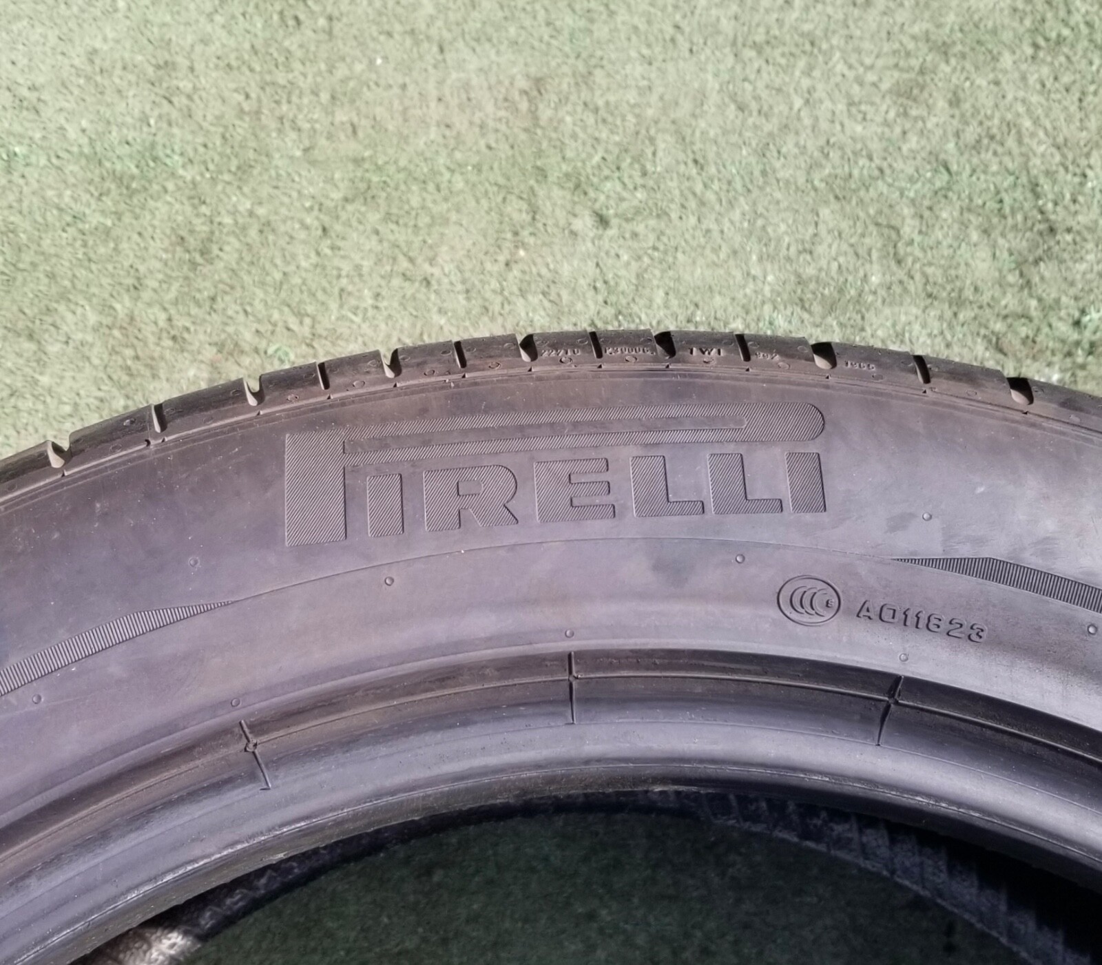 285/45R21 Pirelli P Zero PZ4 Tire 285/45ZR-21 L Lamborghini Urus Front 50% Tread