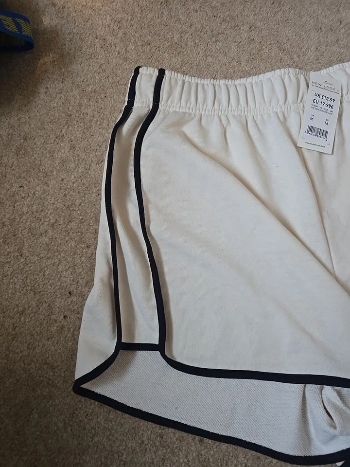 New Look Shorts Size Medium - Image 2 of 4