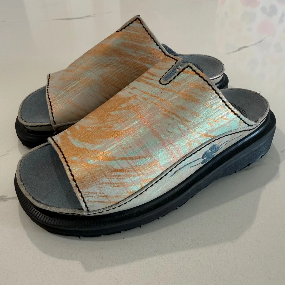 Dr. Martens Slip On Sandal Unisex Kids display picture 3