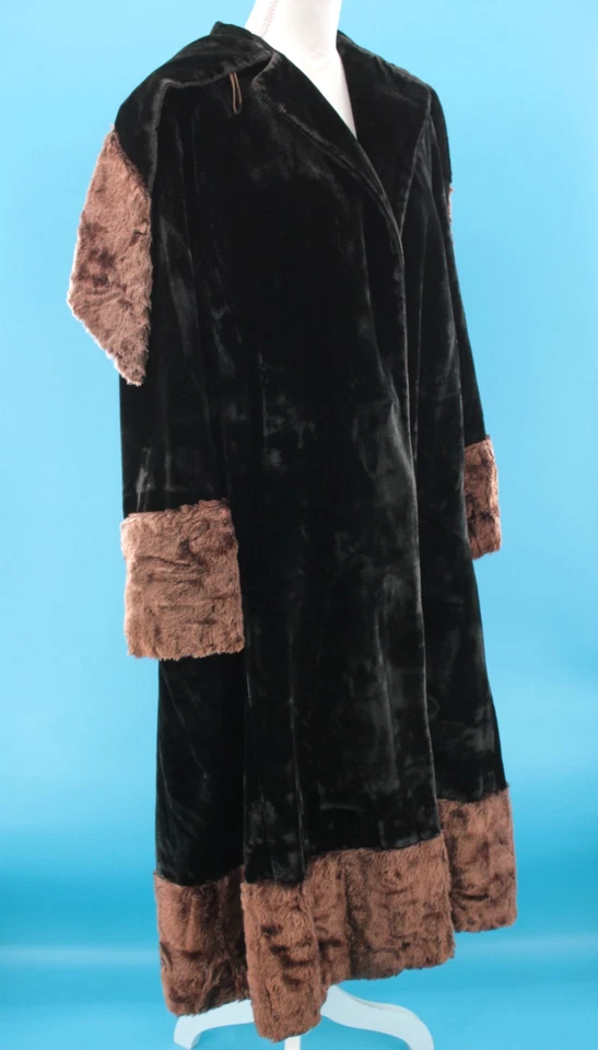 Casaco de veludo preto antigo feminino antigo do início dos anos 1900 a 1920 com acabamento de pele marrom M/G - Imagem 2 de 4