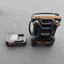 Ridgid R84084 18V Cordless Mini Jobsite AM-FM Radio with Battery