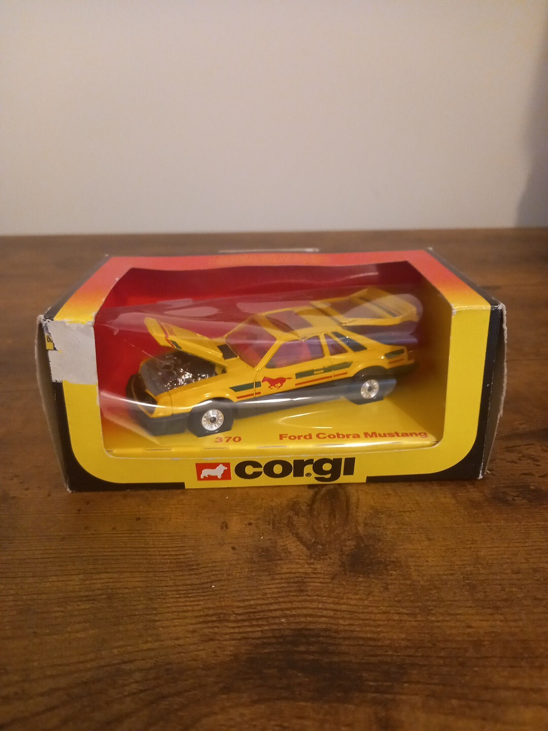 ミニカー CORGI 1/36 FORD COBRA MUSTANG Vintage Corgi Toys 1:36 FORD MUSTANG COBRA Hatchback Model Car