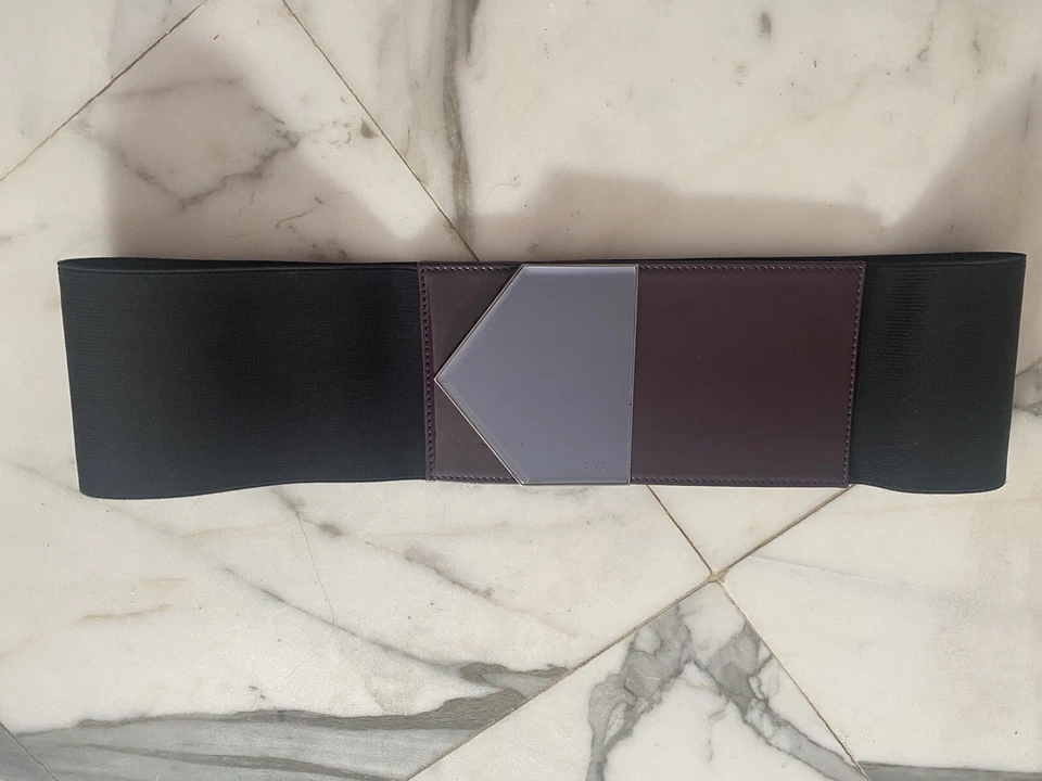 Cinturón GUCCI F/N 2009 negro y morado. Detalle espejo. Foto 2 de 4