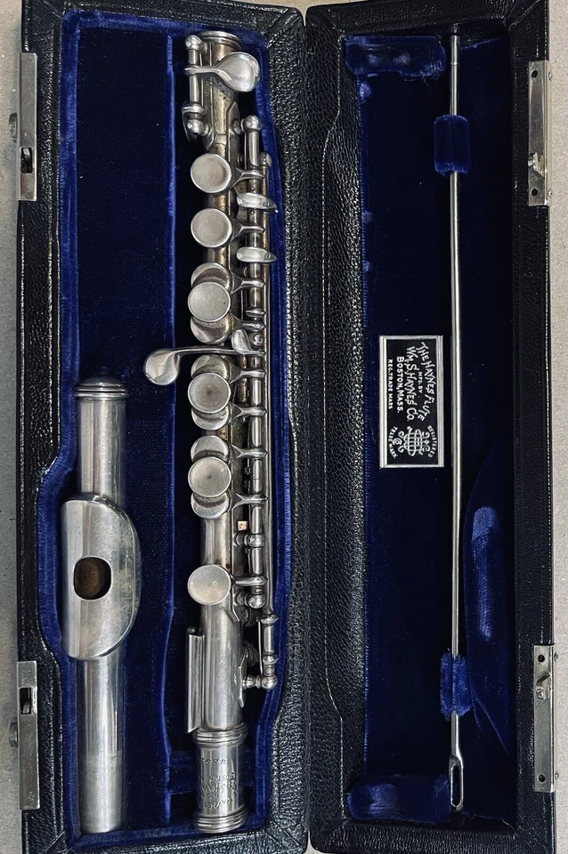 THE HAYNES FLUTE by WM.S HAYNES CO BOSTON, MA 1976 MODEL PICCOLO 42926 CASE INCL - Image 2 of 4