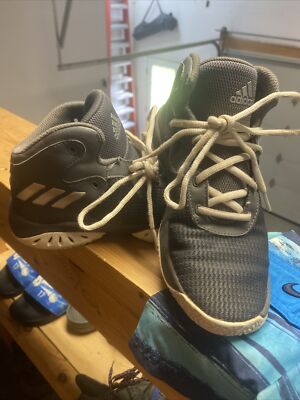 asidas boys size 3 