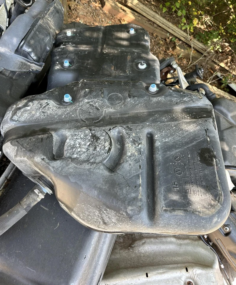 KIA SORENTO 2016-2018 tanque de combustible 18,7 galones OEM # 31150C6200 usado OEM Foto 2 de 4