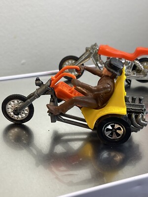 Hot Wheels Redline Rumblers Squealer 3 Wheel Motorcycle w Hot Wheels Redline Rumblers Squealer 3 Wheel Motorcycle w