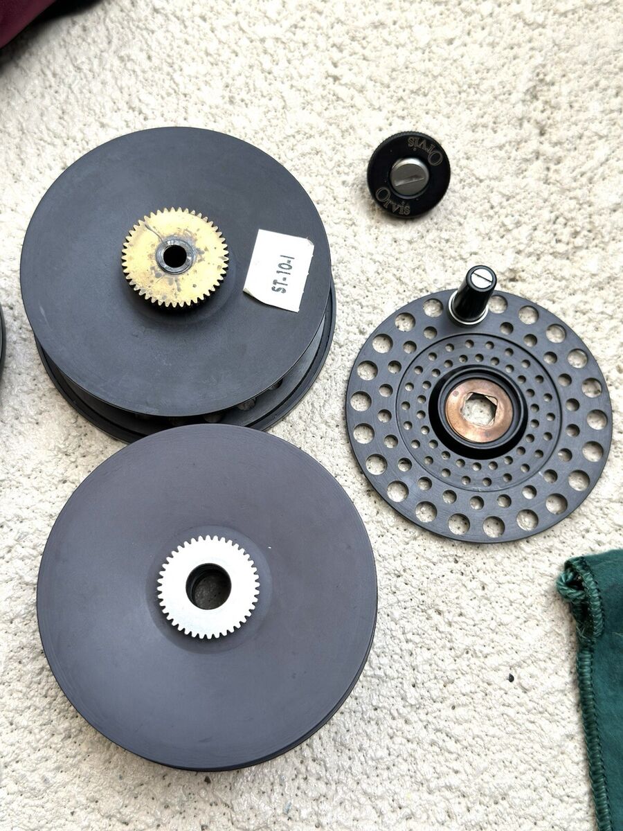 Orvis DXR Anti-Reverse 9/10 Fly Fishing Reel With Case And Orvis DXR Anti-Reverse 9/10 Fly Fishing Reel With Case And