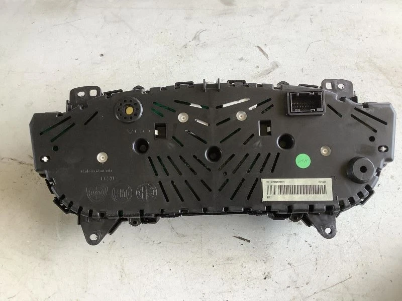 Speedometer 4 Door L Model Fits 14-17 FIAT 500 303629 - Image 3 of 4