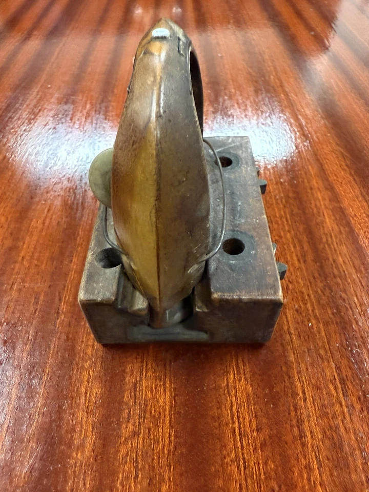 Vintage Antique Mechanical Industrial Wood Sewing Machine Shuttle bobbin gear - Image 3 of 4