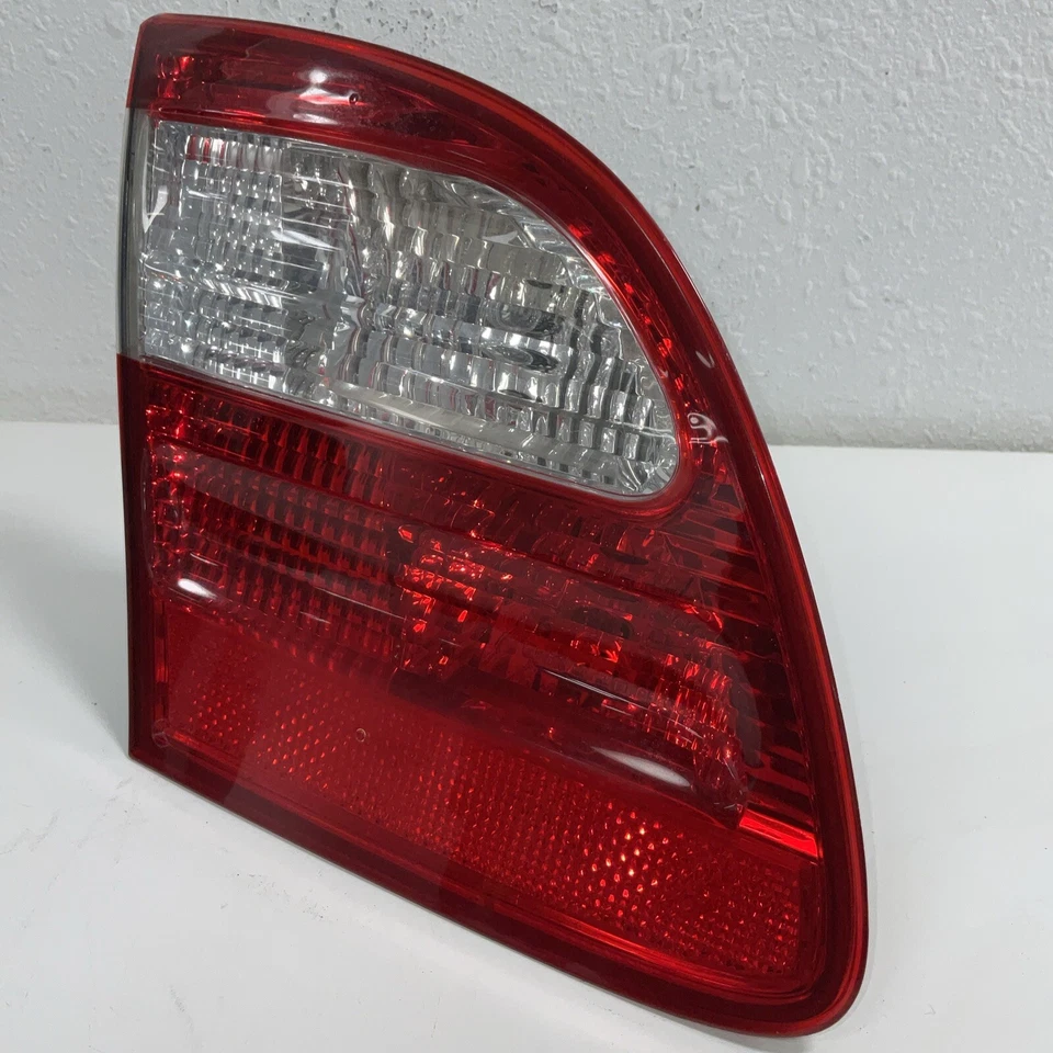 Luz trasera interior lateral izquierda Mercedes-Benz E320 2005 A2118201364 OEM G4-3 original Foto 3 de 4
