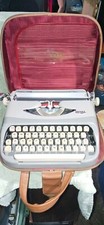 Vintage Royal Royalite Typewriter  thumbnail