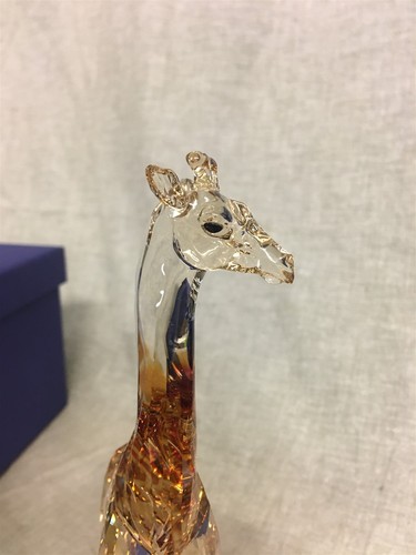 くすみ水色 スワロフスキー SCS 2018年度限定作品 ジラフ Mudiwa | www