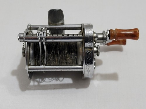 VINTAGE PFLUEGER AKRON CASTING REEL 1893L PATENDED MADE IN THE USA - Picture 4 of 7