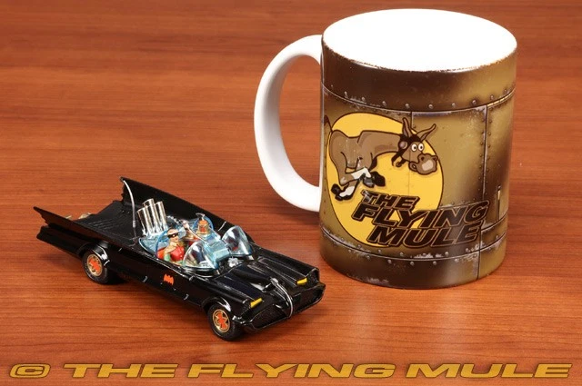 Corgi 1:46 Batmobile Batman and Robin - Image 4 of 4