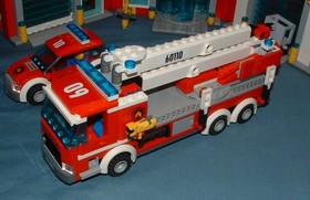 CITY, FIRE STATION SET NO. 60110 - LEGO - 2016 - USED CONDITION