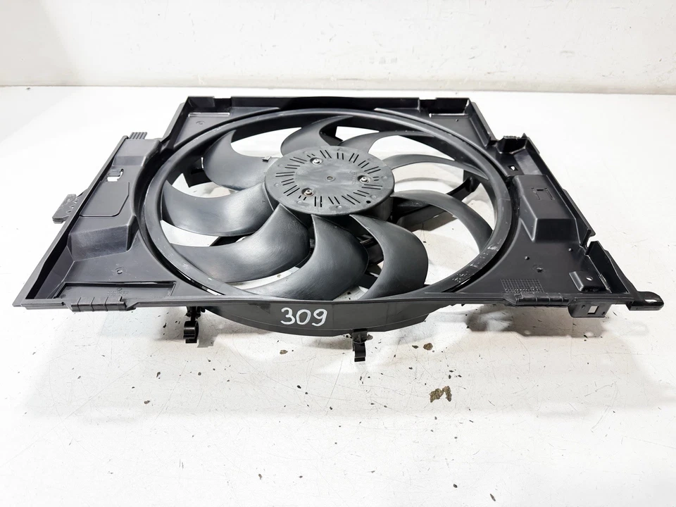 Ventilador de refrigeración del radiador con cubierta OEM BMW 328i 335i 428i 435i usado Foto 4 de 4