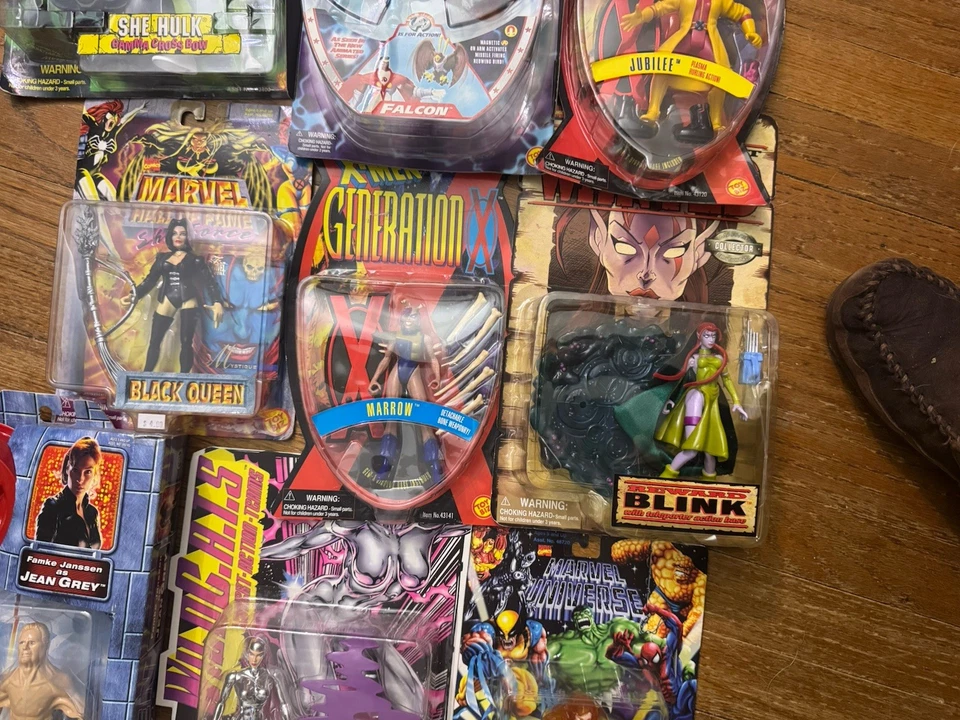 Lote 9 figuras de acción selladas Marvel Toy Biz de colección Foto 3 de 4