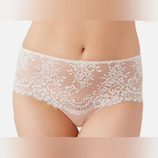 Wacoal Lace Center Stage Bikini Small in Nude NEW MSRP 38