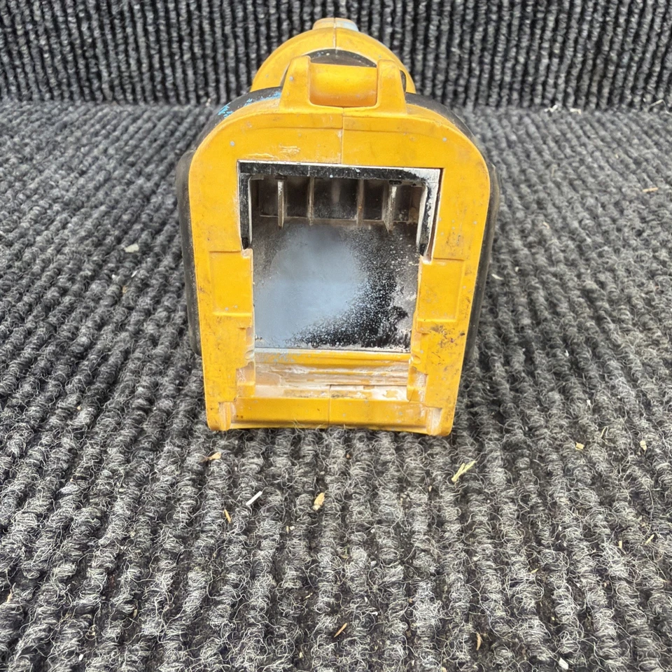 DEWALT 20V MAX 1/4 in. and 1/8 in. Cordless Drywall Cut-Out Tool DCS551 - Image 4 of 4