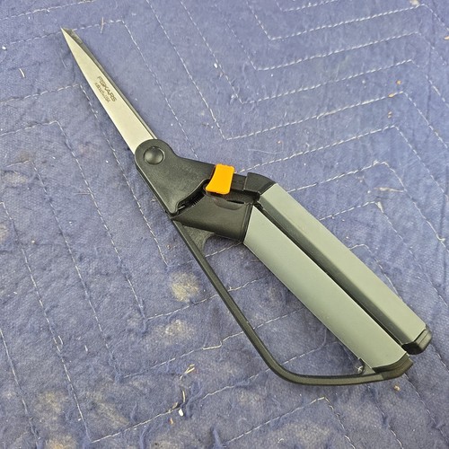 Fiskars Softouch Pinking Shears Scissors Spring Action Soft Touch, USA