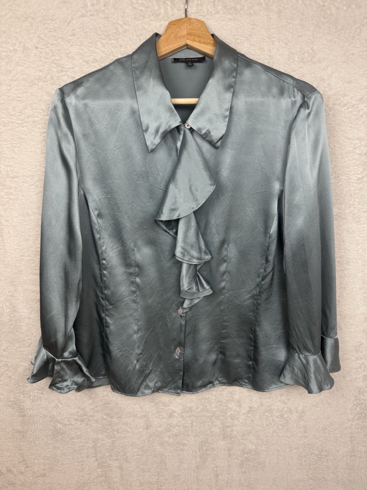 Cream Anne Klein silk blouse with ruffle collar trim, poet style