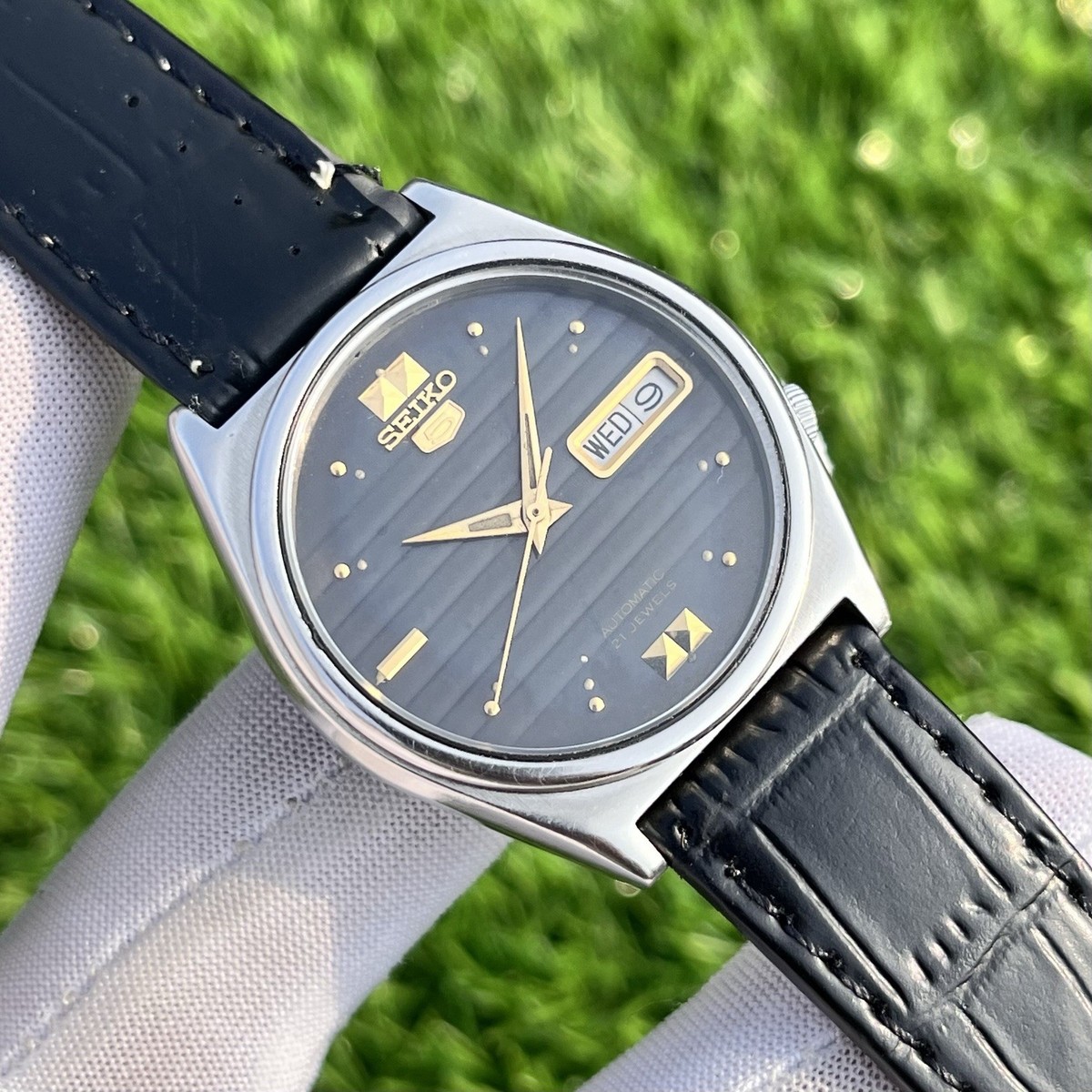 Vintage Seiko 5 Black Linen Dial Automatic Japan Made Men's Watch