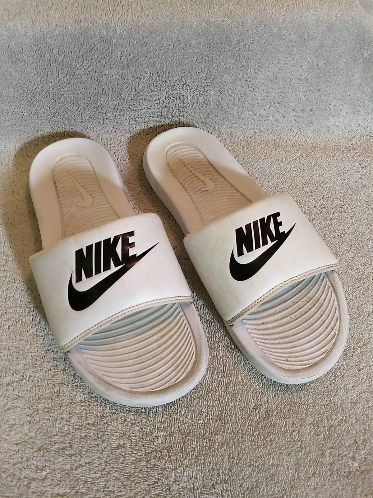 Nike da uomo Victori One diapositive bianche (CN9675 100) taglia: 9 #US2 15