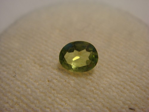 Peridot Oval Cut Gemstone 5 mm x 4 mm 0.25 Carat Natural Green faceted Gem