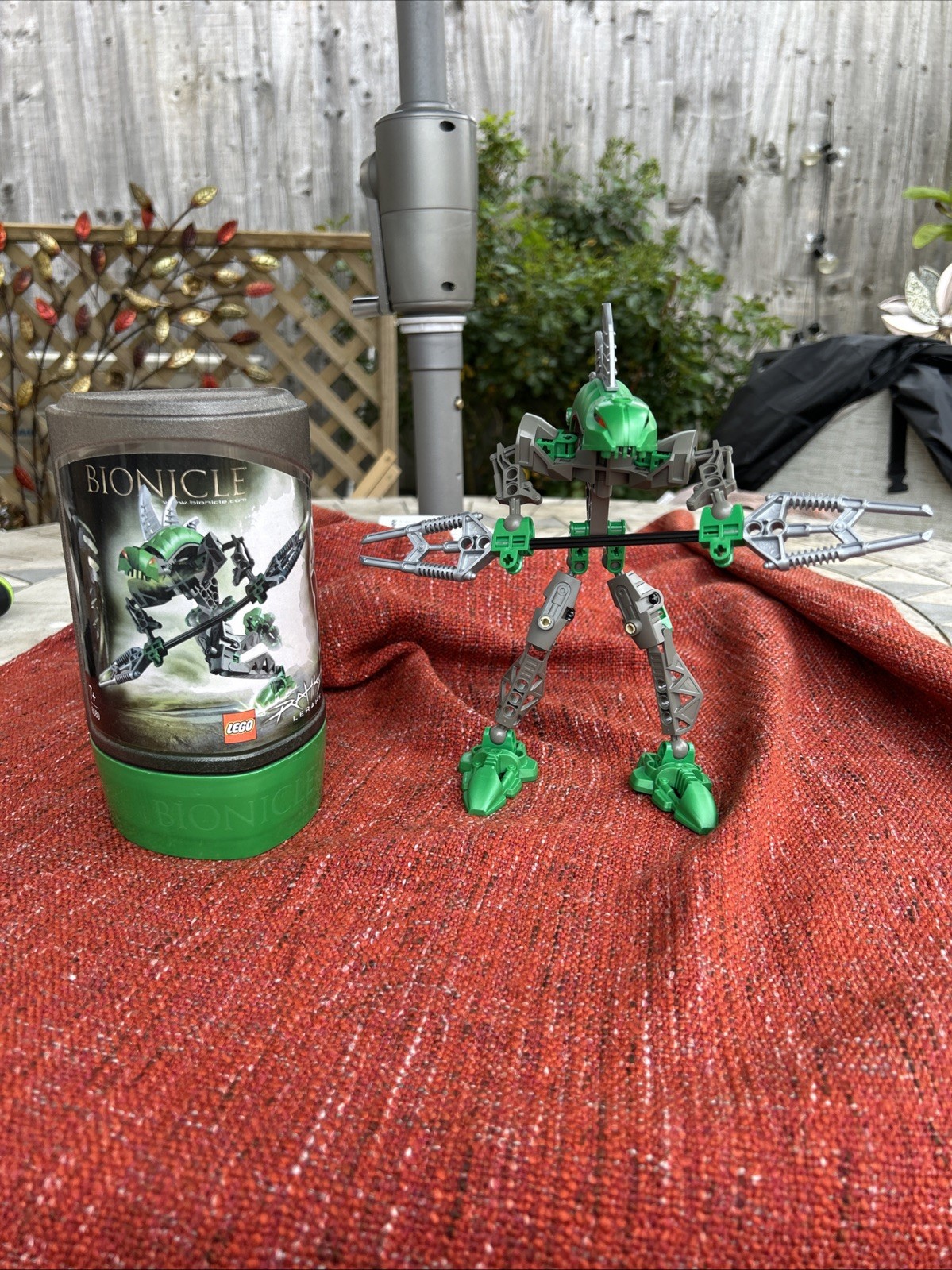 LEGO Bionicle 8593 2002 ‘Rahkshi-Lerahk’ In Canister