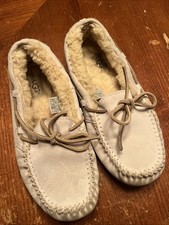 Women  s Ugg Moccasin Slippers Size 7