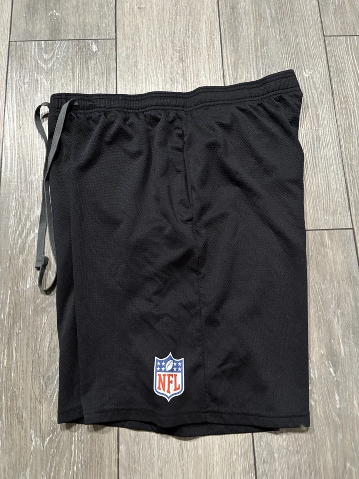 Pantalones cortos de entrenamiento Under Armour NFL Shield Logo malla. Negro. Hombre XLT. (Alto) Foto 2 de 4