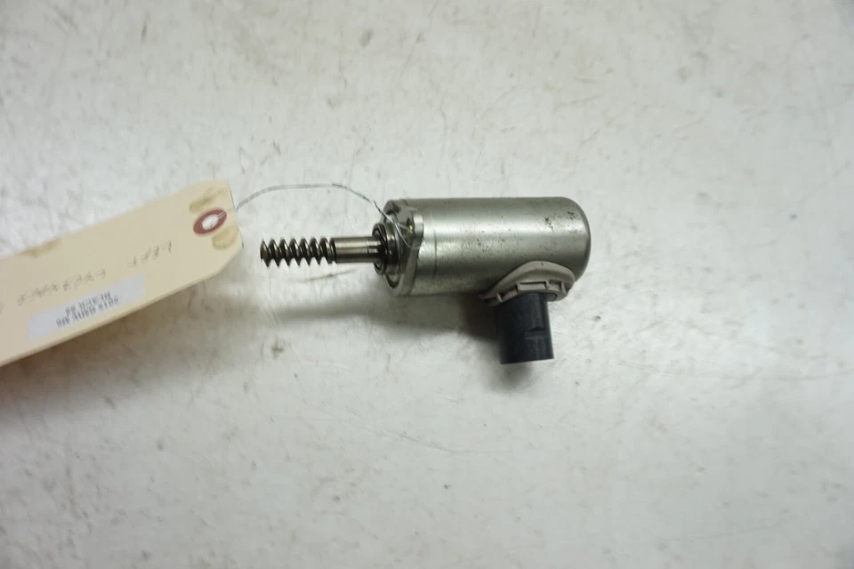 Solenoide de tiempo de válvula de árbol de levas de cabeza de cilindro izquierda OEM 2013-2018 BMW M6 F12 Foto 2 de 4