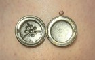 Vintage Round Silvertone Stamped Flower Decorated Edge Locket Pendant  — photo 2
