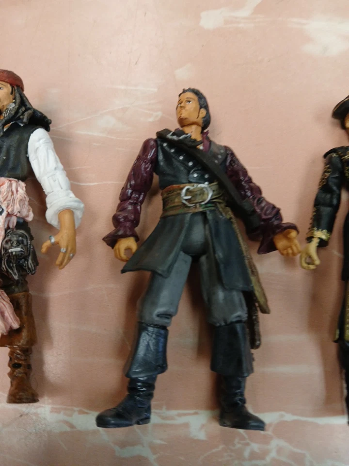 4 Pirate Of The Caribbean Zizzle Disney Figures: Jack Sparrow More Lot Of 4 - Image 3 of 4