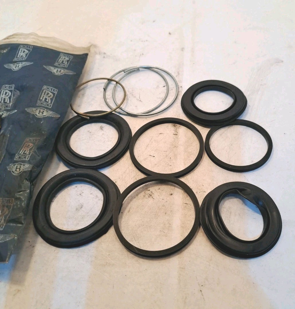 Rolls-Royce Silver Shadow Rear Seal kits Set